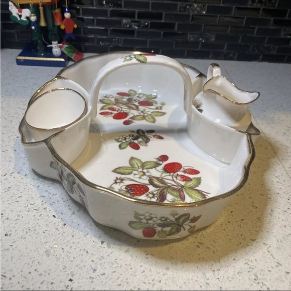 3pc. St. George Fine Bone China Strawberry Basket with creamer/sugar pot England - Picture 13 of 13